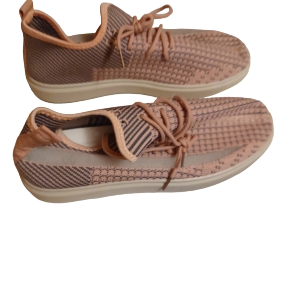 Pink Geometric slip on sneaker New no tag - Picture 2 of 2